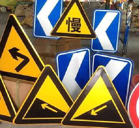 沙洋标识标牌中颜色的确定是很重要的。